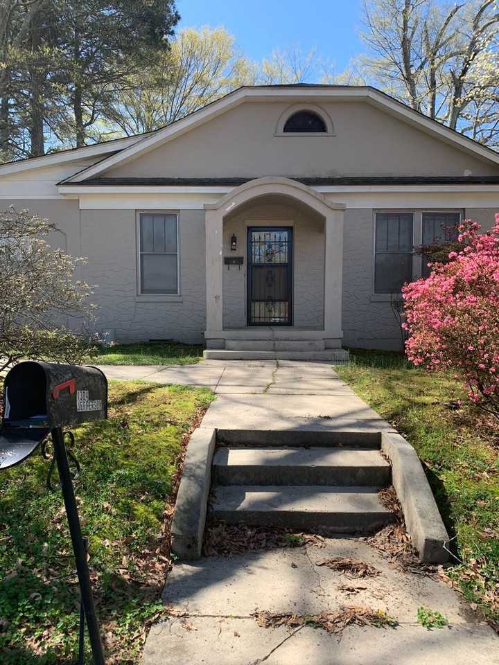 1304 Jefferson Ave - Photo 3 of 11