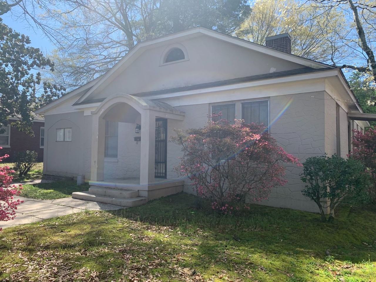 1304 Jefferson Ave - Photo 4 of 11