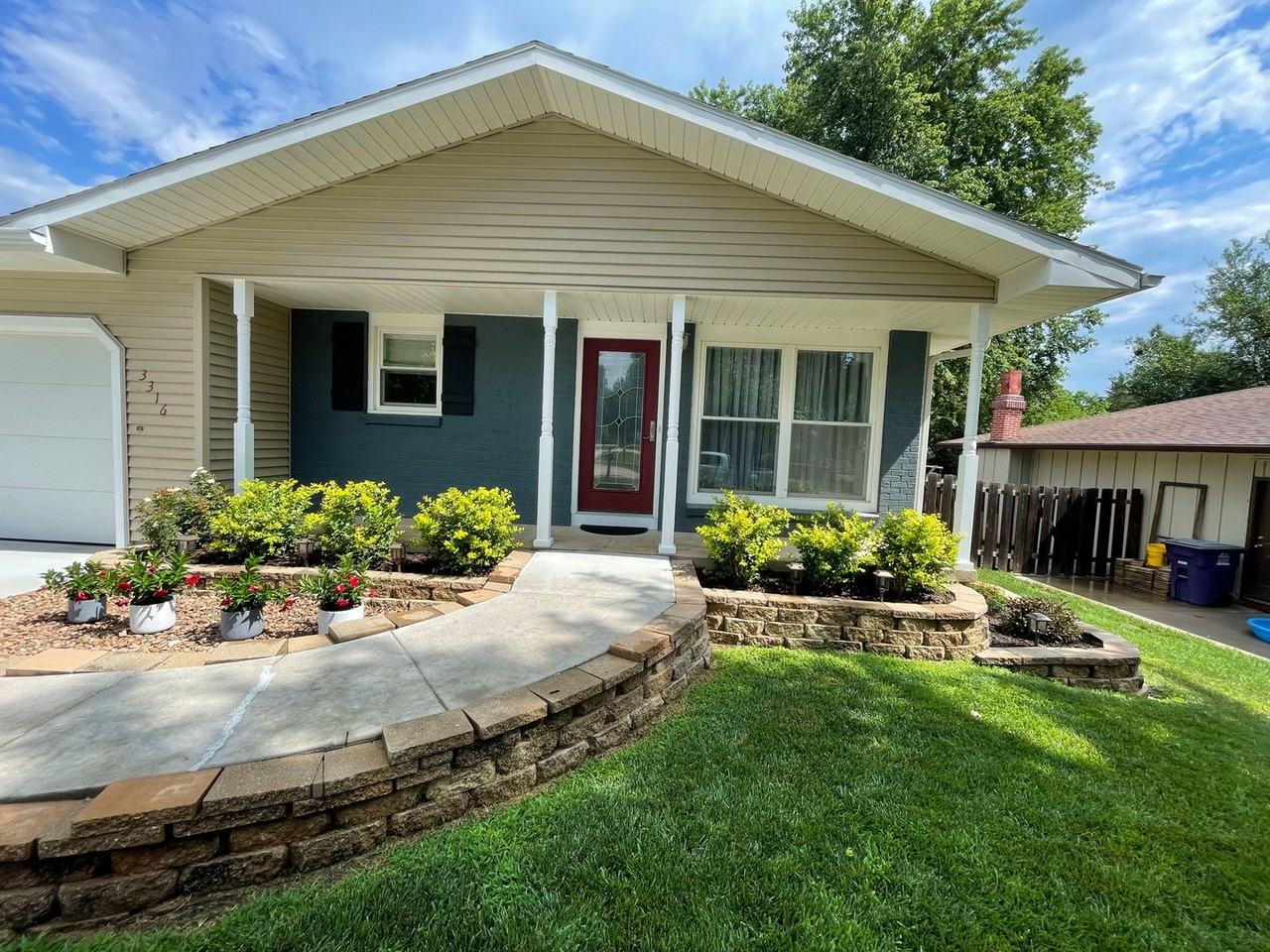 3316 Claflin Rd - Photo 2 of 33