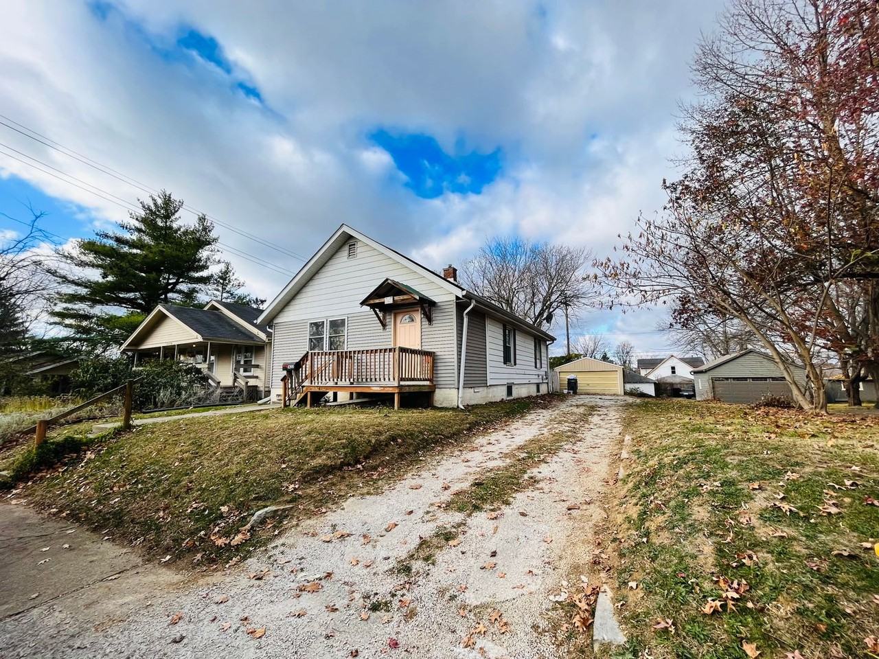 1422 S Lincoln St - Photo 2 of 13