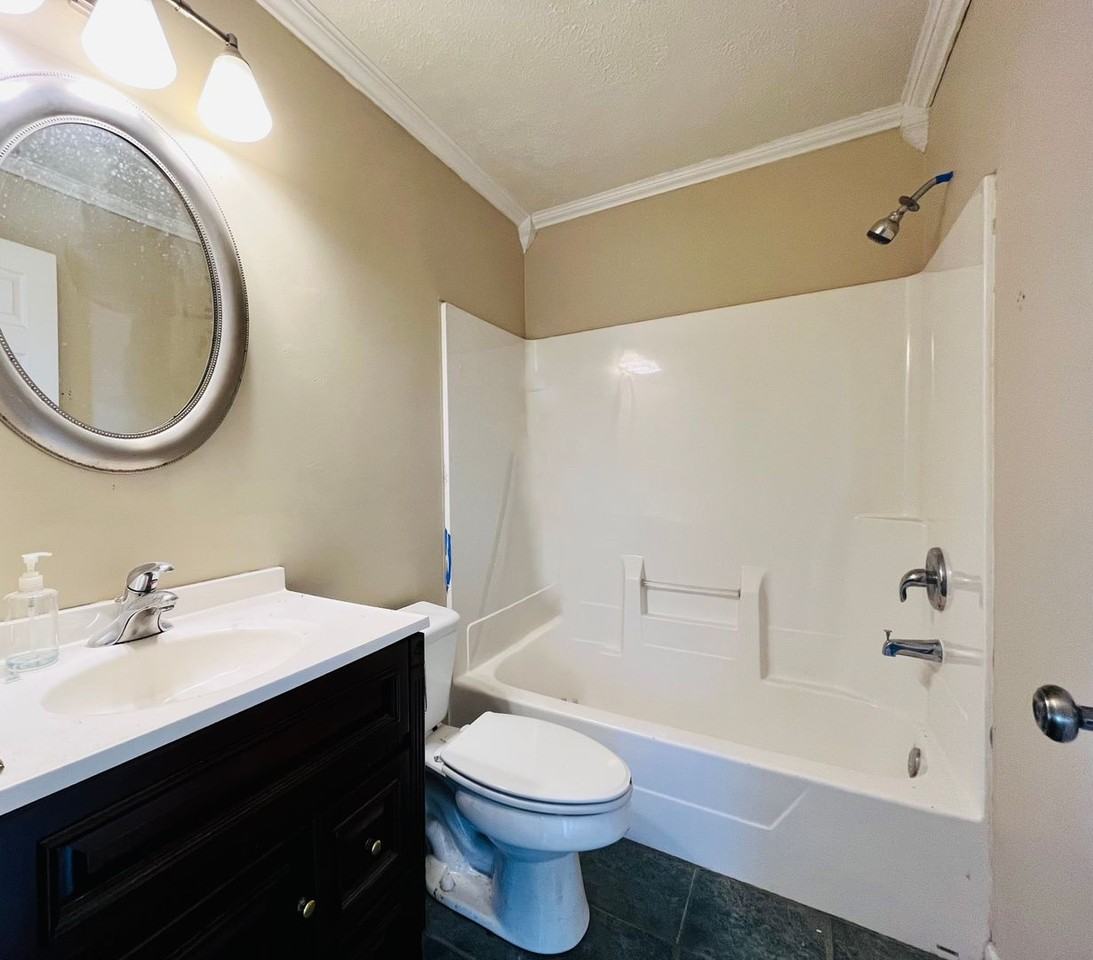 1422 S Lincoln St - Photo 5 of 13