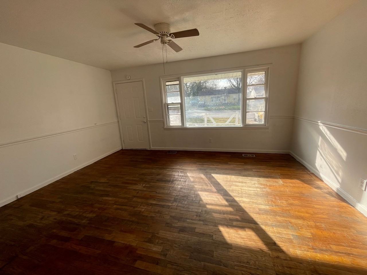 1429 E Pacific St - Photo 2 of 8