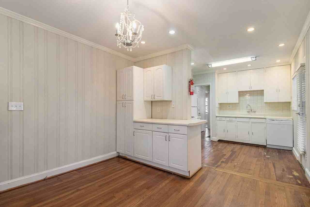 2026 N Decatur Rd Ne - Photo 6 of 24