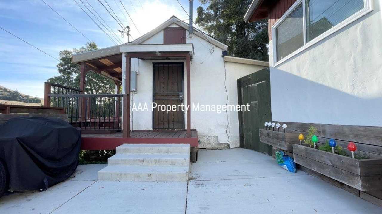 1126 3rd Ave - Photo 2 of 15