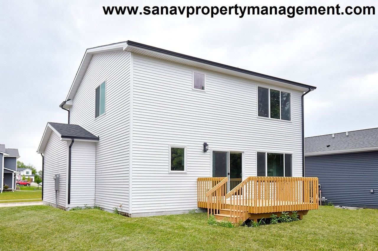 4620 167th St - Photo 3 of 30