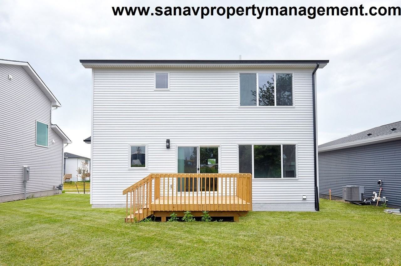 4620 167th St - Photo 4 of 30