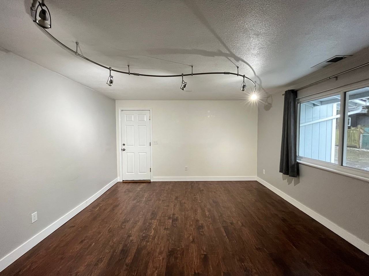 10823 Ne Siskiyou St - Photo 3 of 25