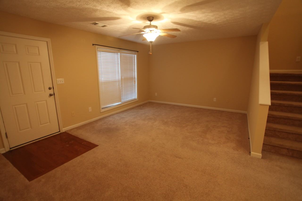 2123 Cobblestone Dr - Photo 2 of 13