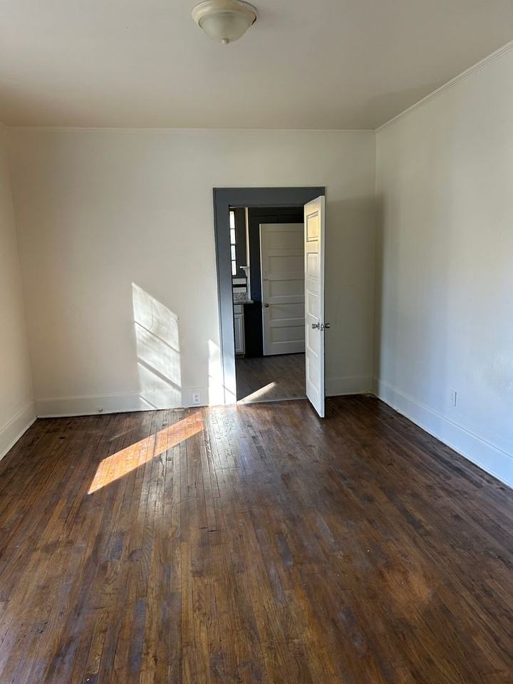 3022 Lillian St - Photo 3 of 9