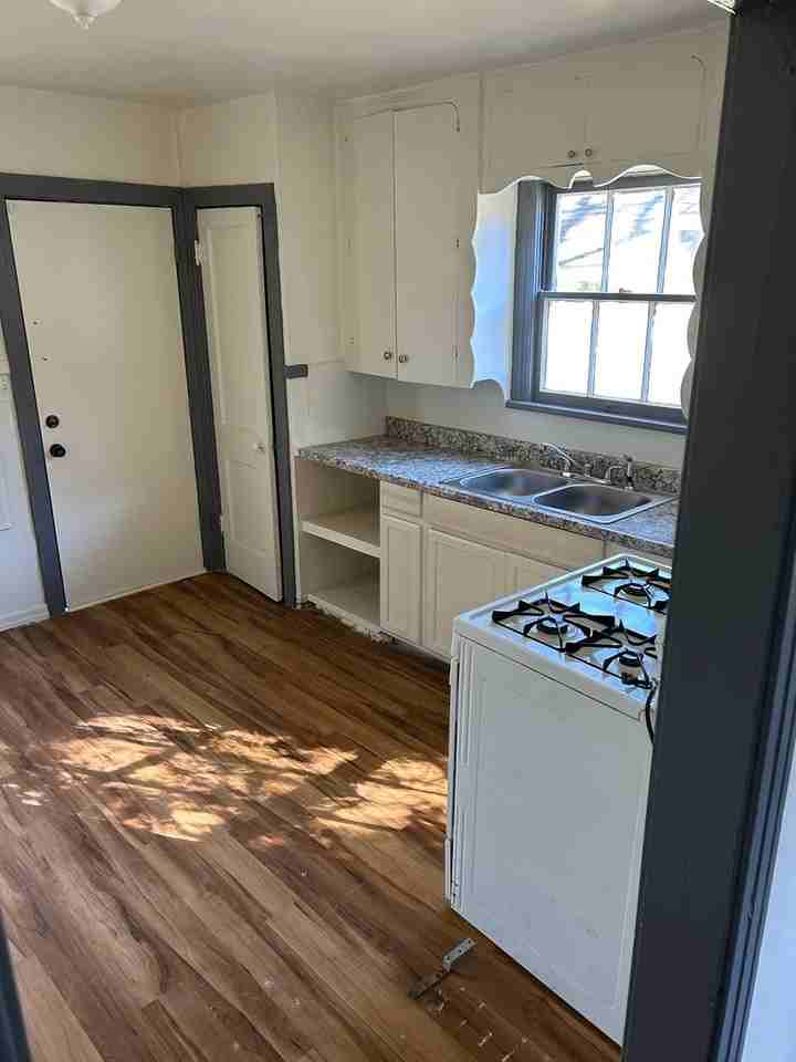 3407 Lillian St - Photo 7 of 8