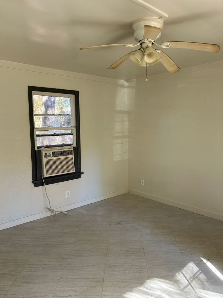 3902 Sumner St - Photo 2 of 5