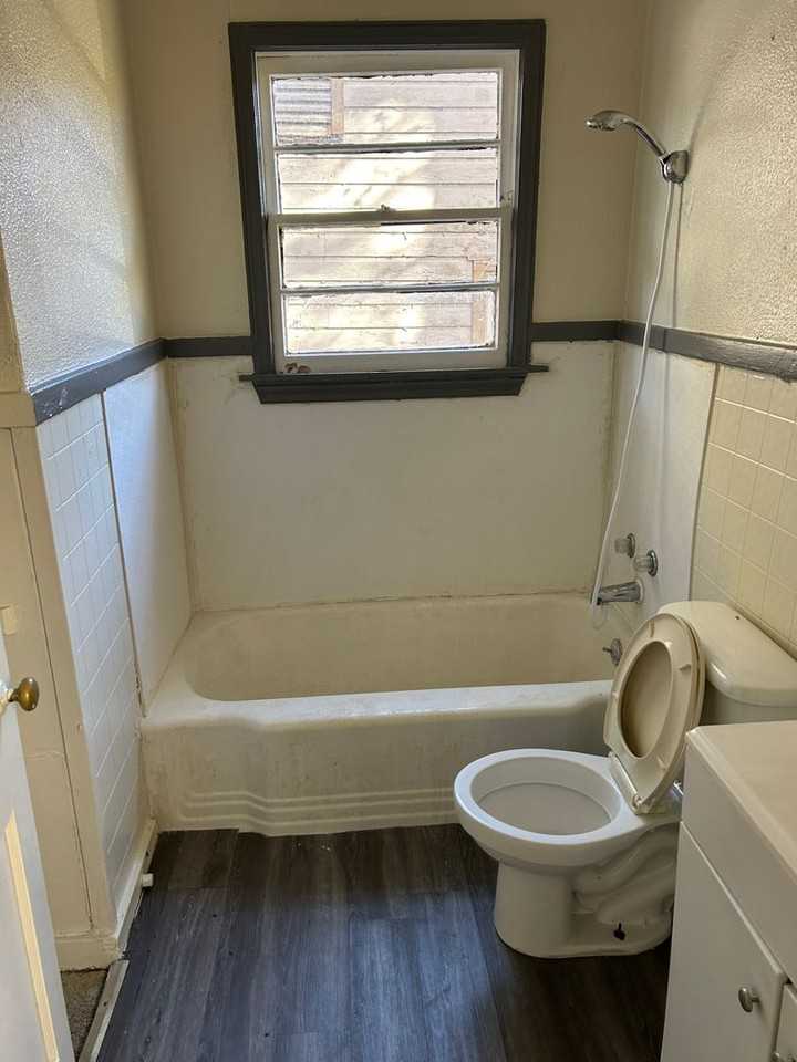 3902 Sumner St - Photo 3 of 5