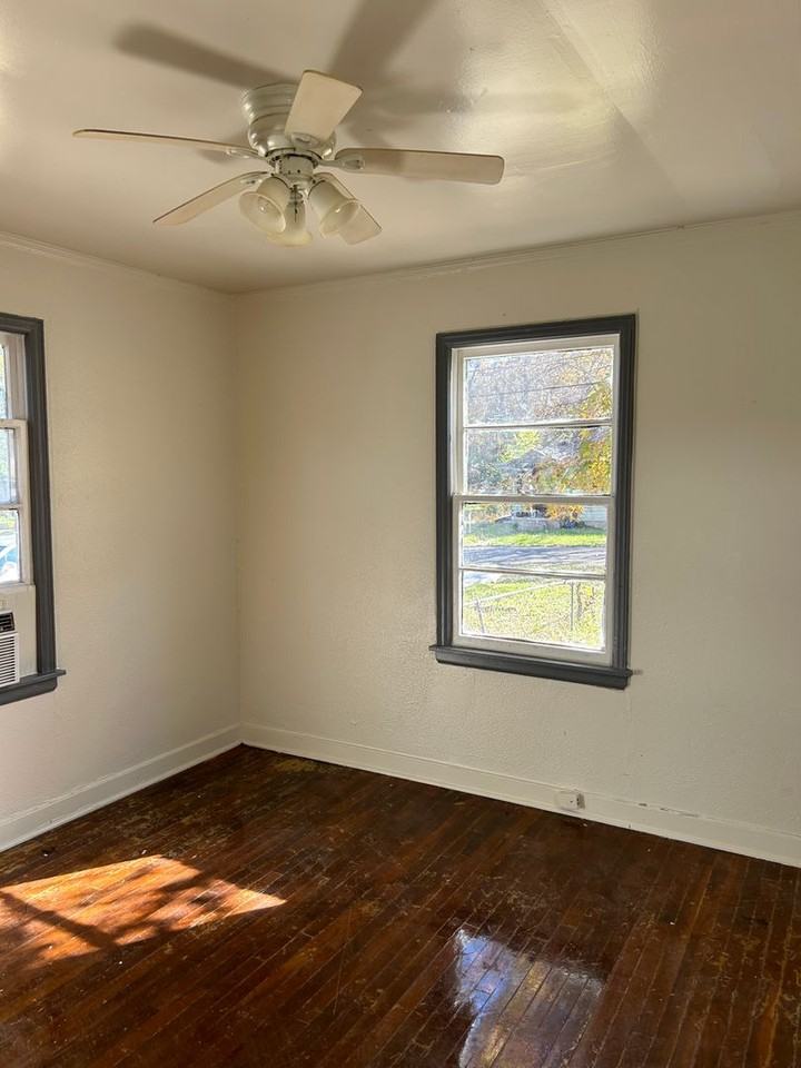 3902 Sumner St - Photo 4 of 5