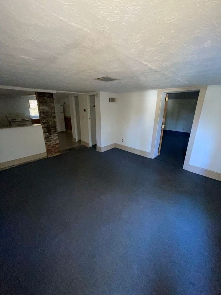 636 Federal Ter Se #B - Photo 2 of 5
