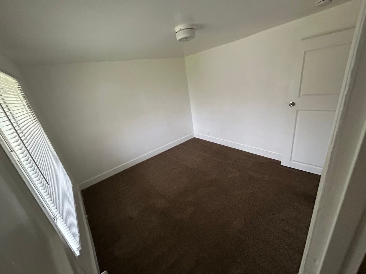 6102 Lower Wyandotte Rd - Photo 3 of 8