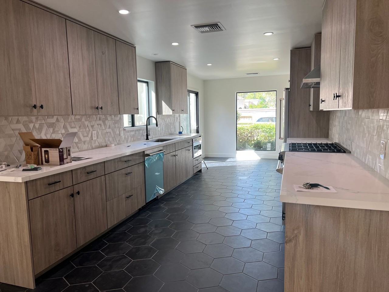 11443 N 56th St - Photo 6 of 36