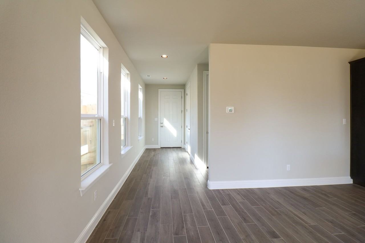 105 Bent Trail Ln - Photo 3 of 19