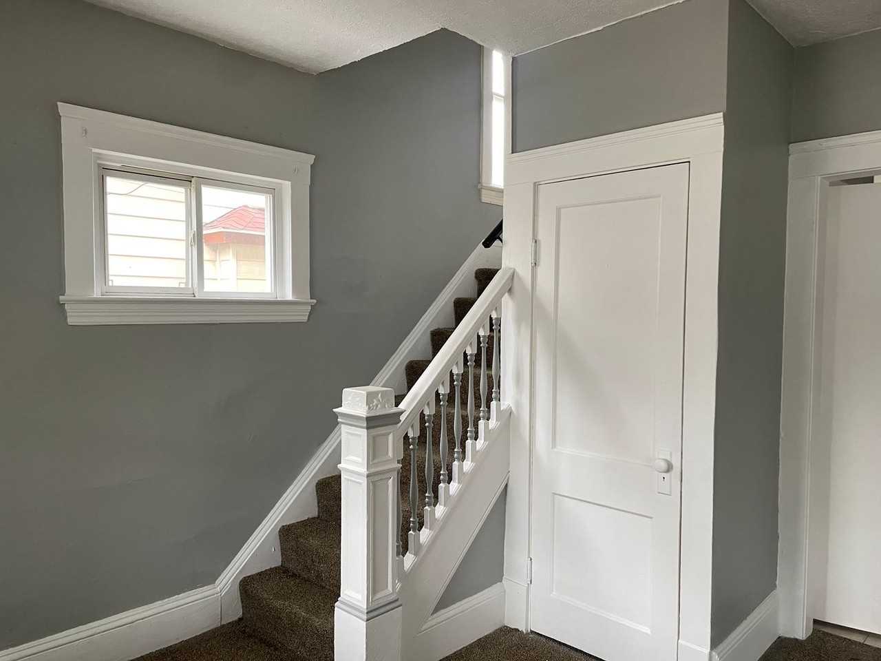 7411 Brinsmade Ave - Photo 2 of 5