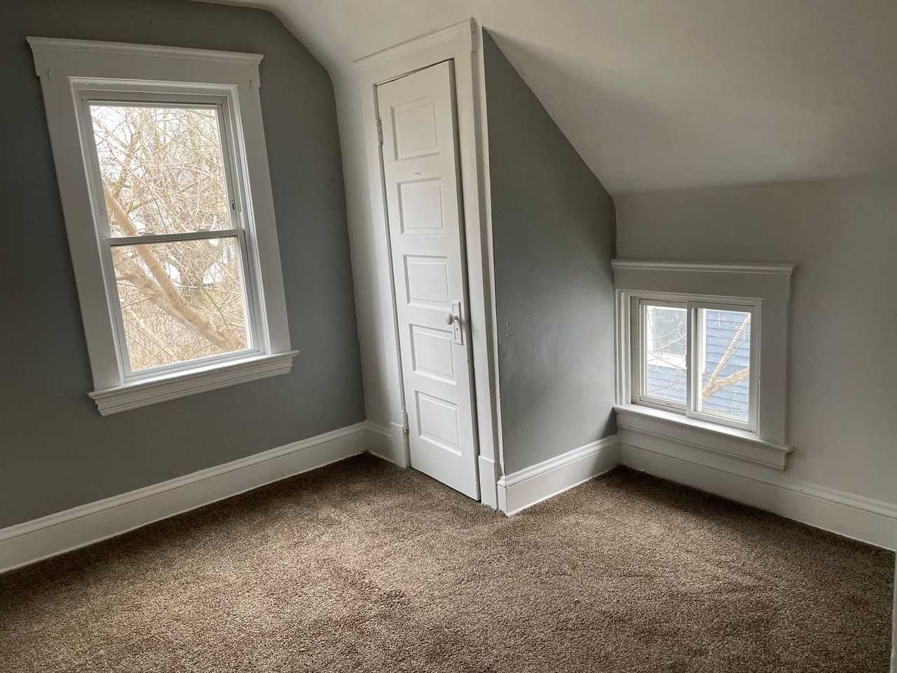 7411 Brinsmade Ave - Photo 3 of 5