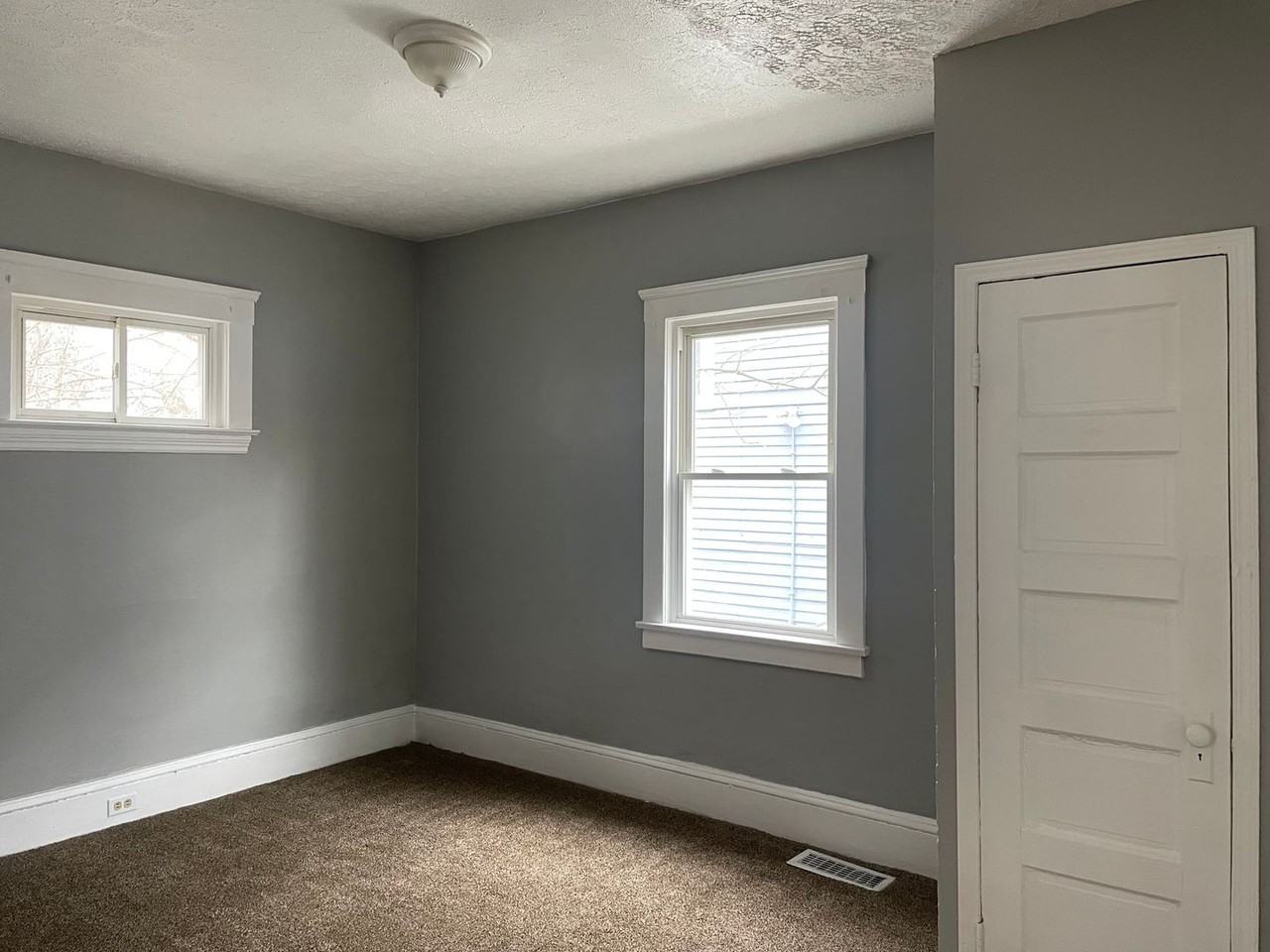 7411 Brinsmade Ave - Photo 4 of 5