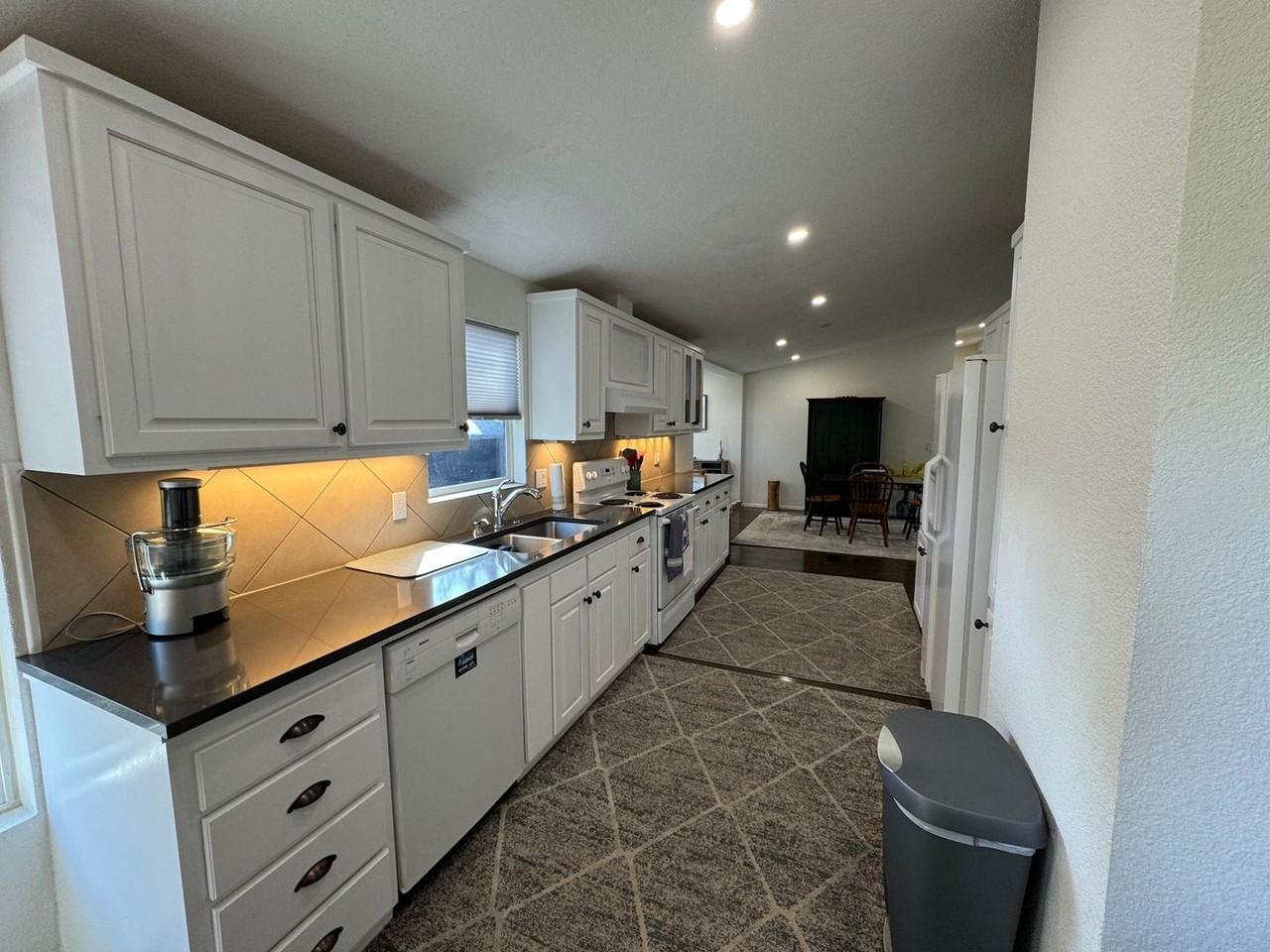 1149 Jones Rd - Photo 2 of 21