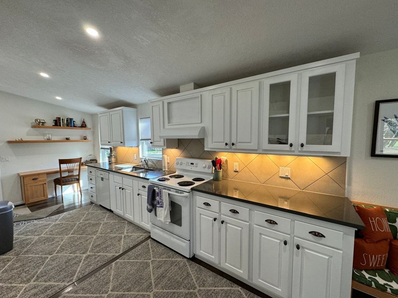 1149 Jones Rd - Photo 3 of 21