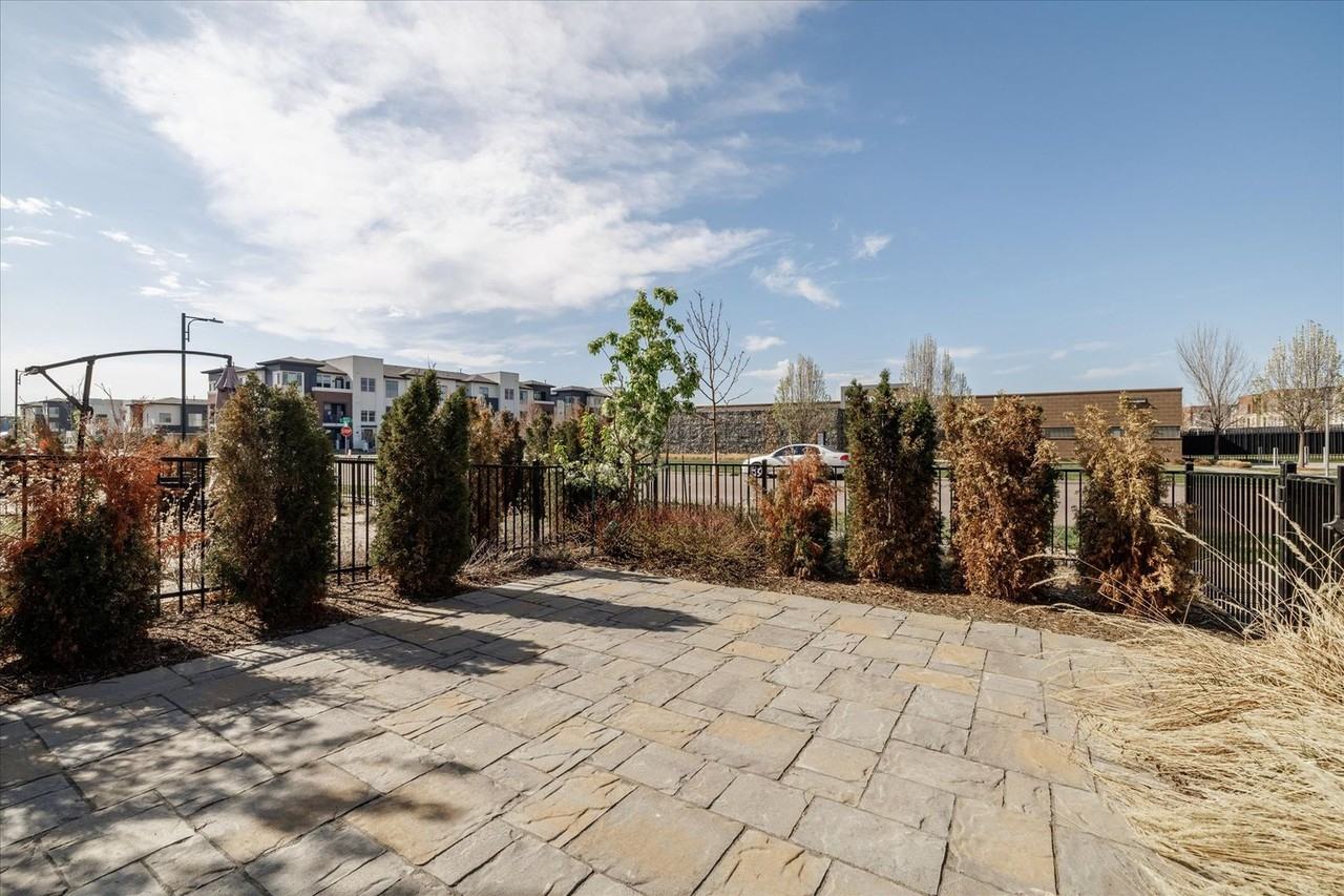 8862 E 47th Ave - Photo 2 of 24