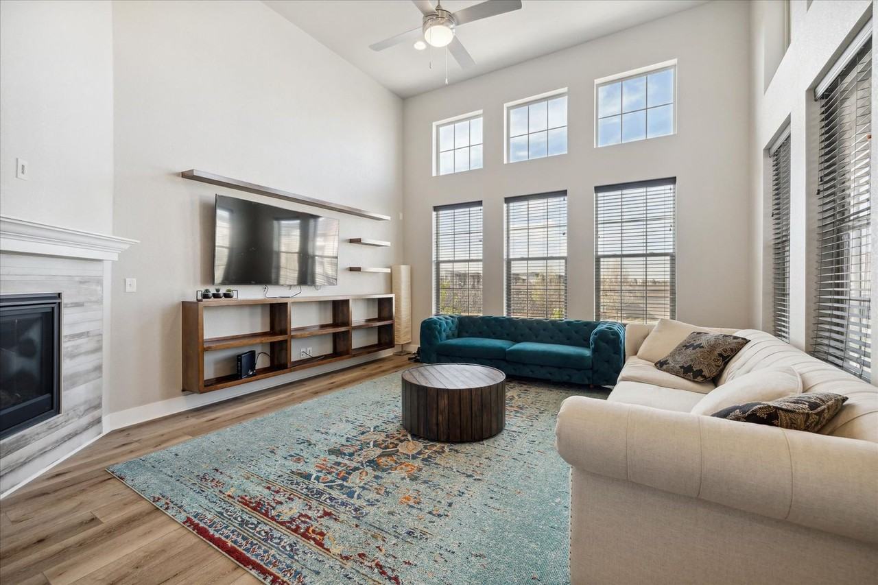 8862 E 47th Ave - Photo 3 of 24