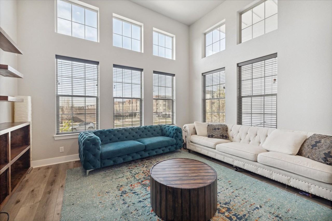 8862 E 47th Ave - Photo 4 of 24