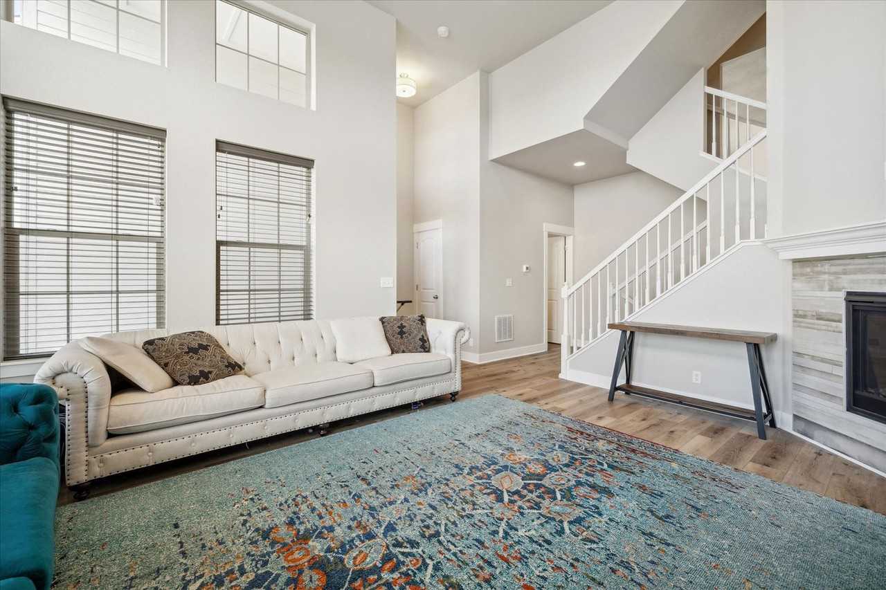 8862 E 47th Ave - Photo 5 of 24