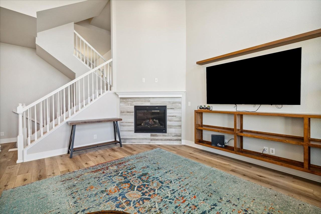 8862 E 47th Ave - Photo 6 of 24