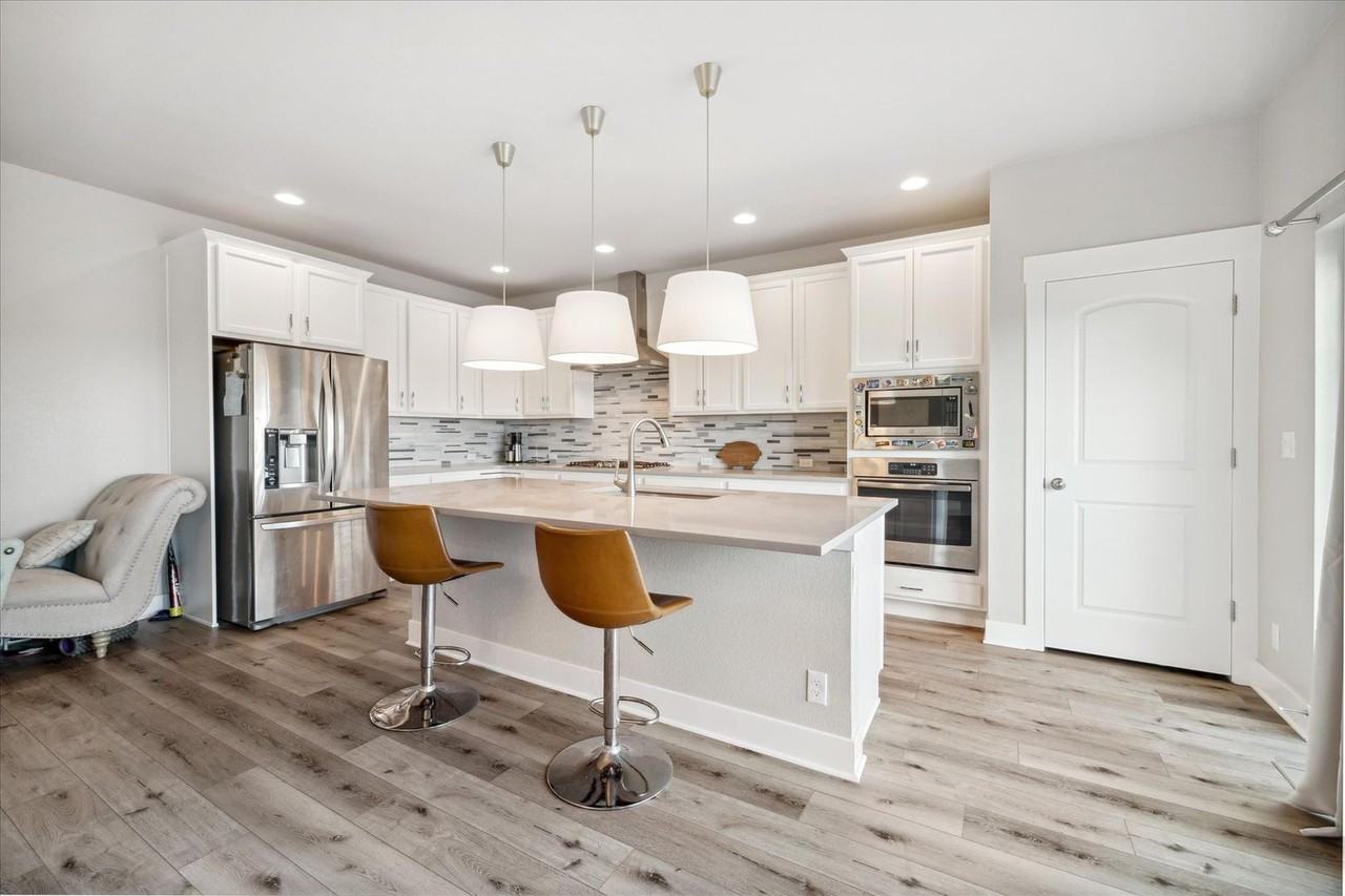 8862 E 47th Ave - Photo 7 of 24