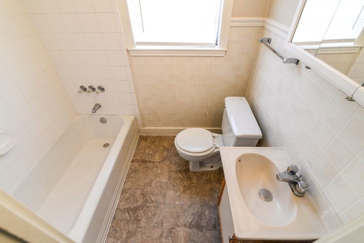 1123 Clinton St - Photo 2 of 18