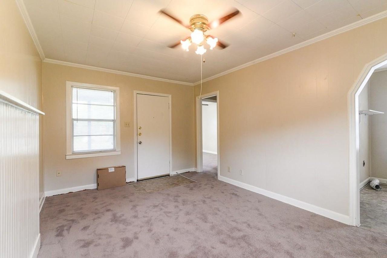 1123 Clinton St - Photo 3 of 18