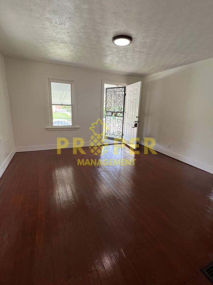 827 Randolph St - Photo 2 of 8