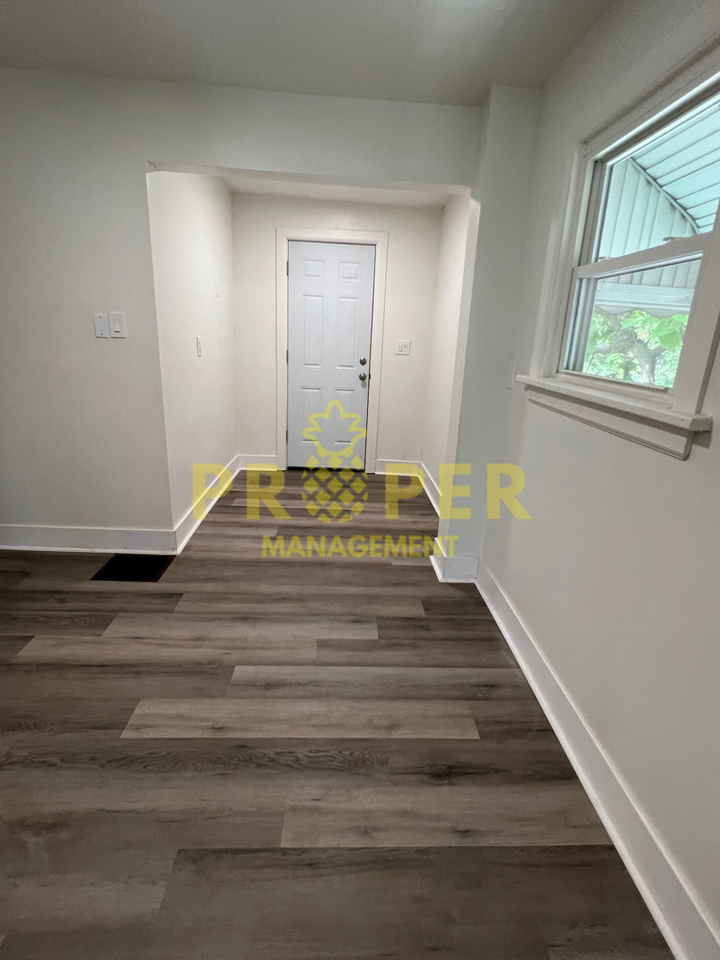 827 Randolph St - Photo 3 of 8