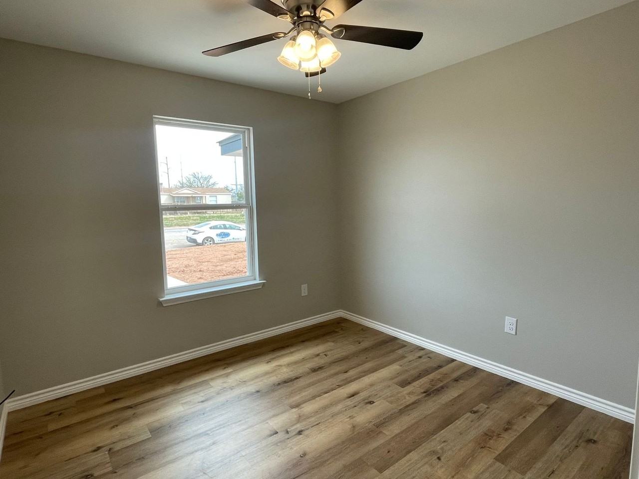 5349 N 10th St - Photo 6 of 13