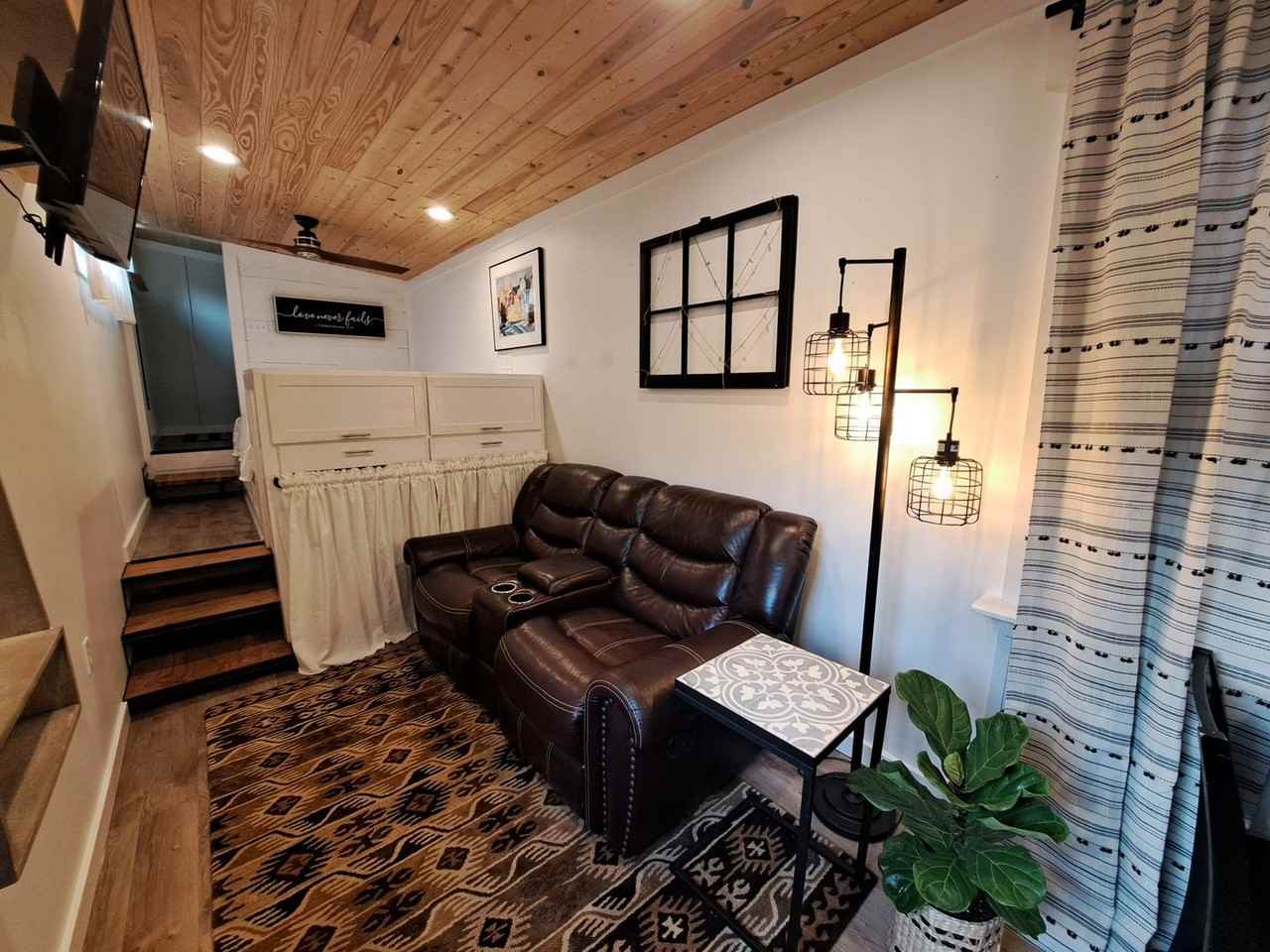 1609 Christmas Tree Rd - Photo 2 of 15