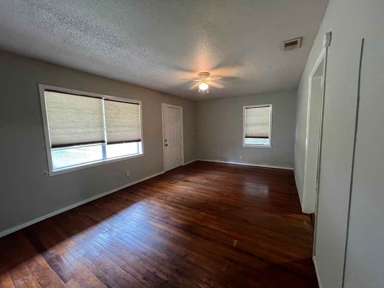 1026 Meyer St - Photo 4 of 11