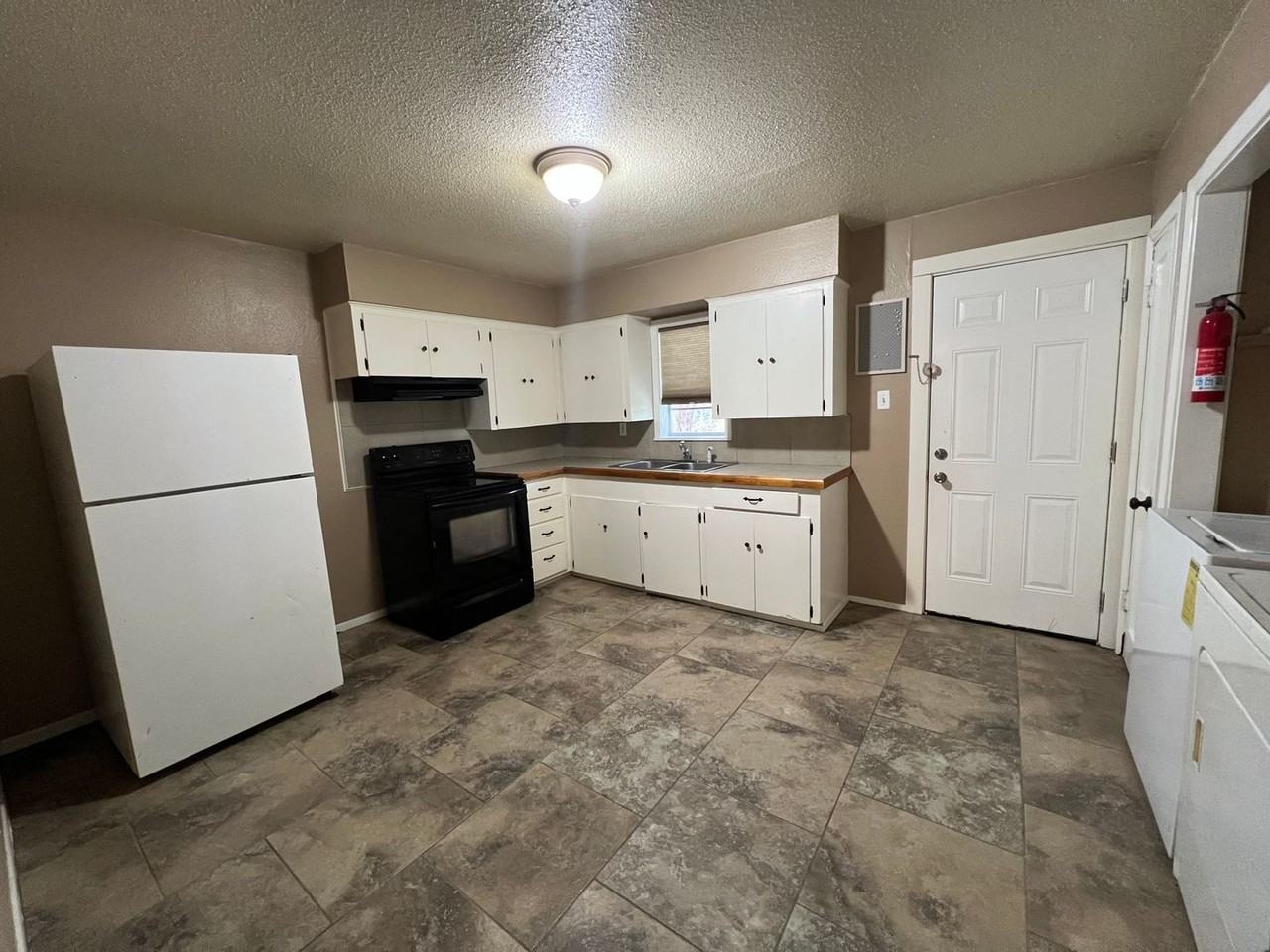 1026 Meyer St - Photo 5 of 11