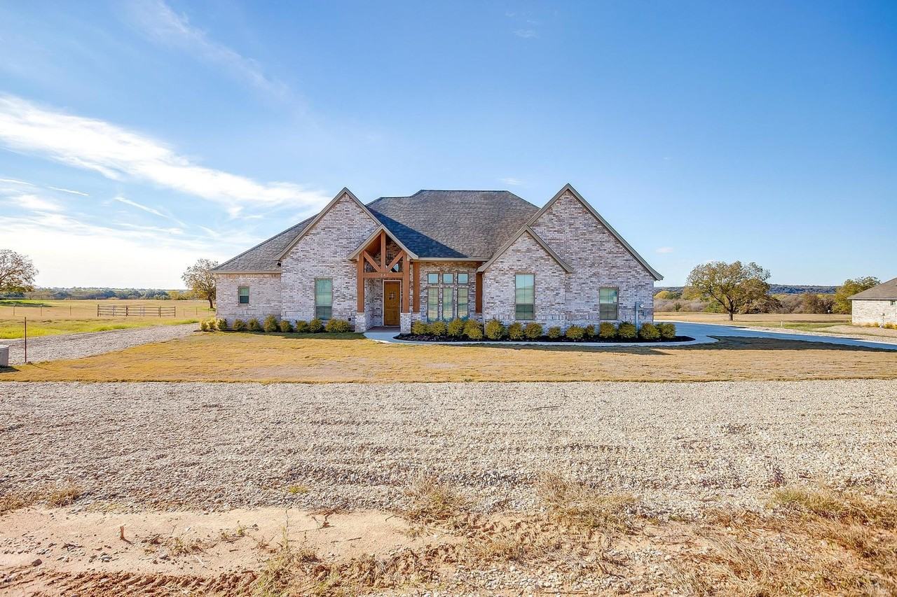 1841 Soda Springs Rd - Photo 2 of 33