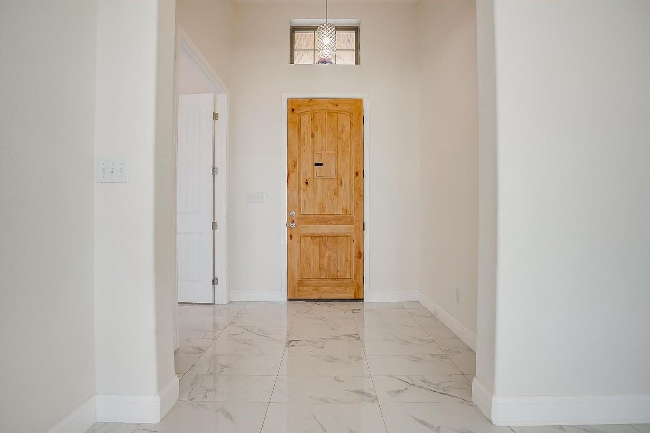 1841 Soda Springs Rd - Photo 3 of 33