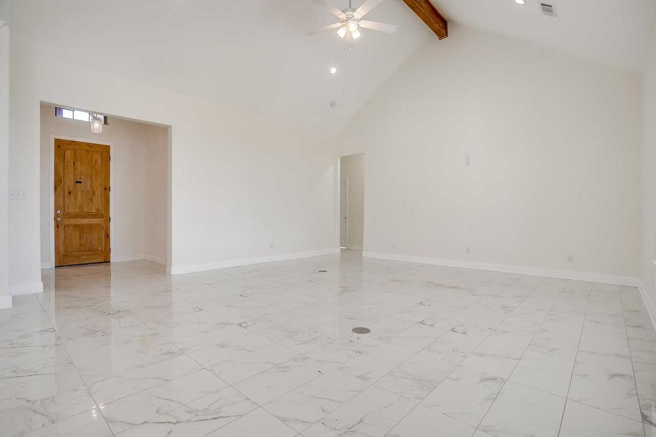 1841 Soda Springs Rd - Photo 6 of 33