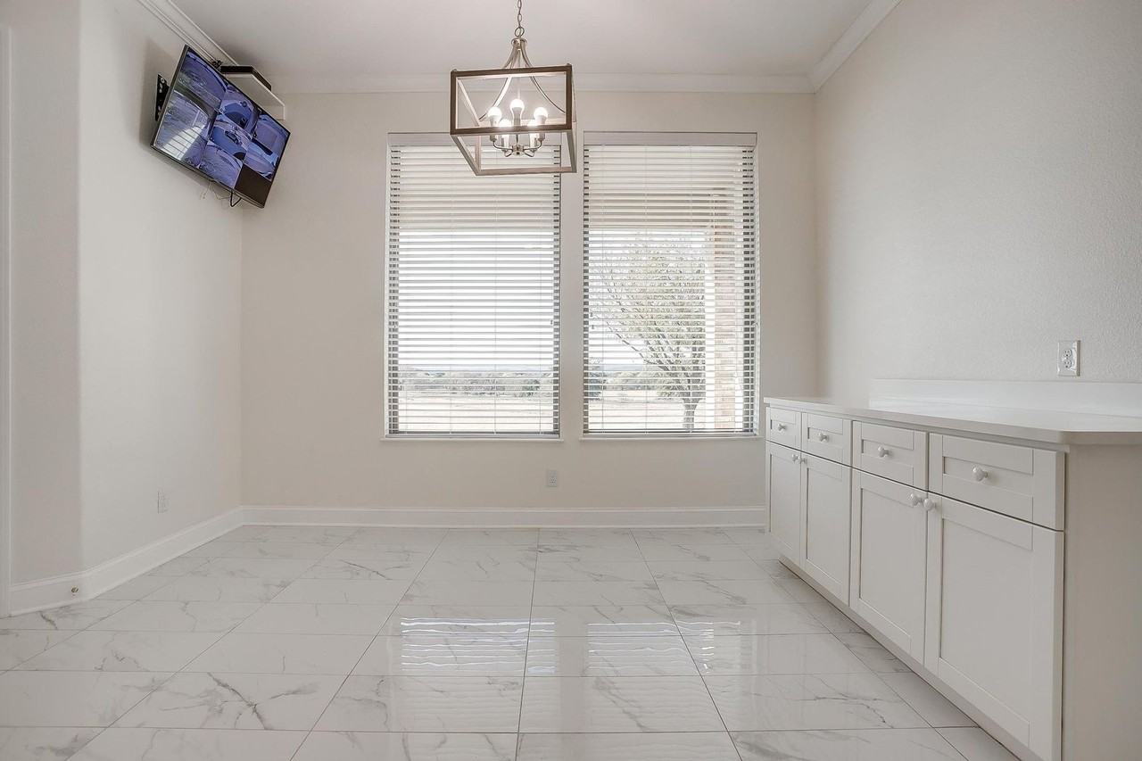 1841 Soda Springs Rd - Photo 7 of 33