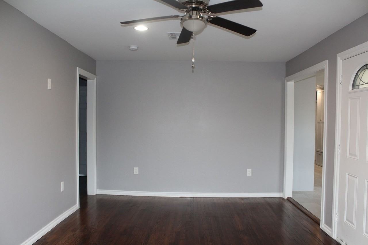 2056 Ne 30th St - Photo 3 of 26