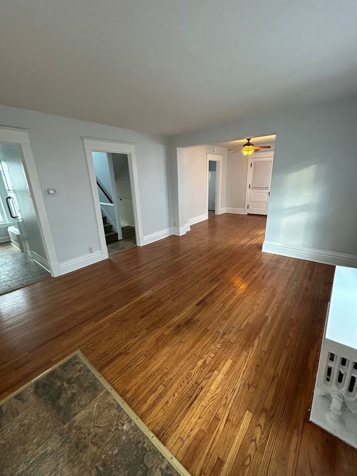 1136 W 8th St - Photo 2 of 9