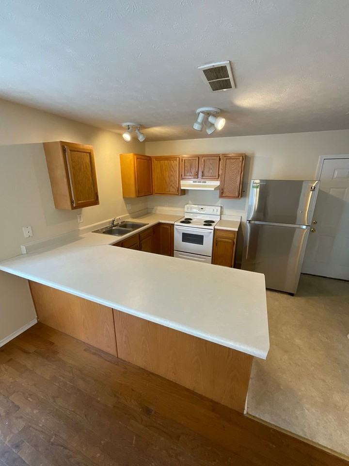 316 E 10th St - Photo 5 of 18