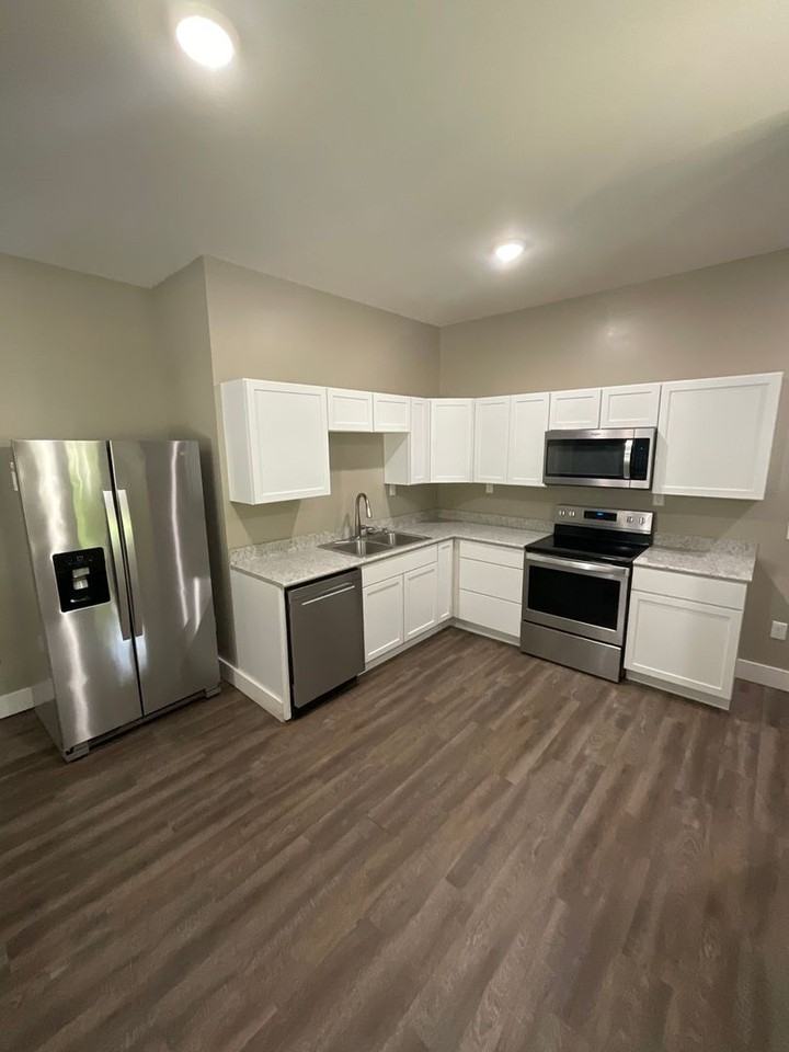 314 E 7th St - Photo 2 of 29