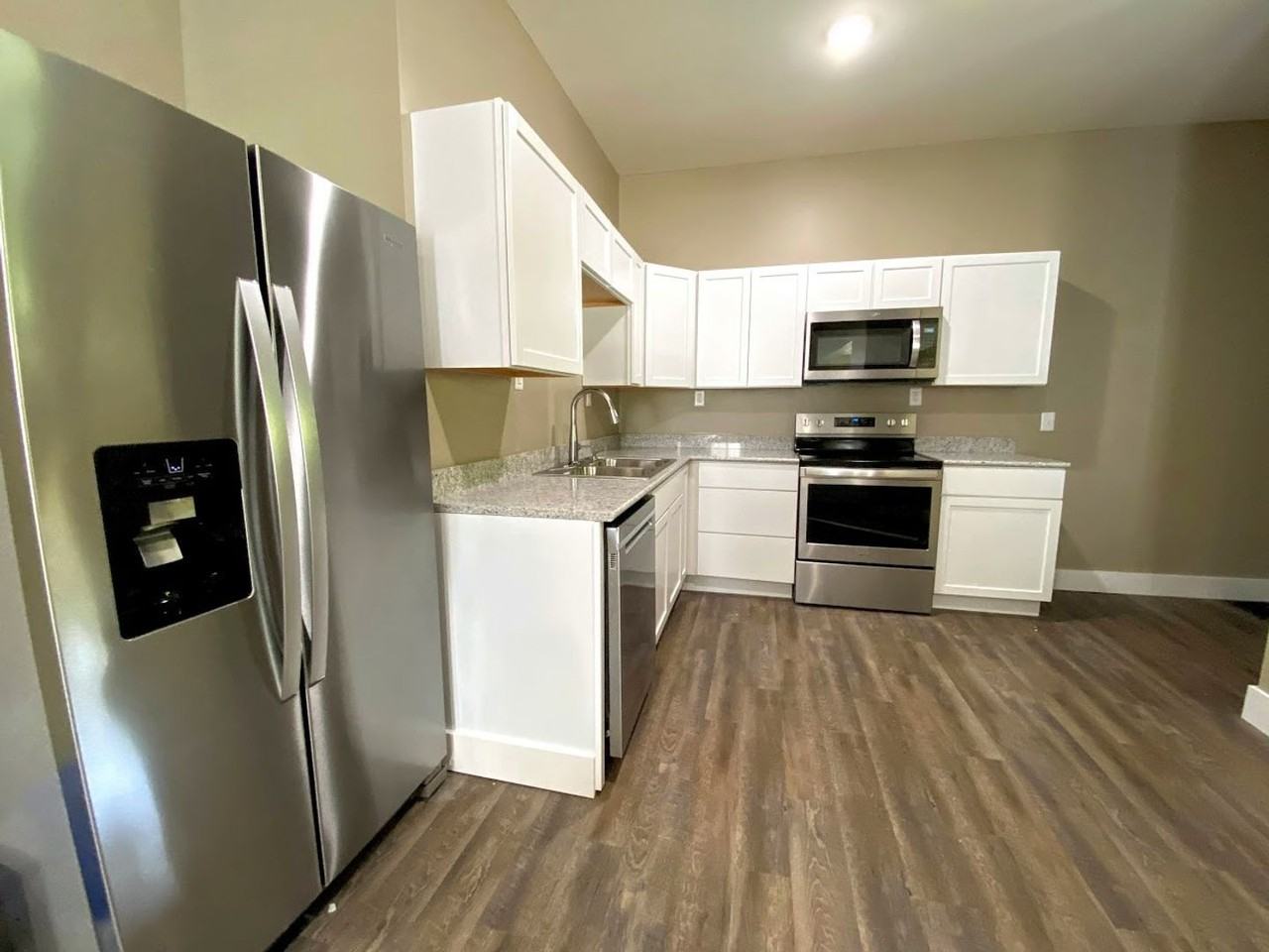 314 E 7th St - Photo 4 of 29