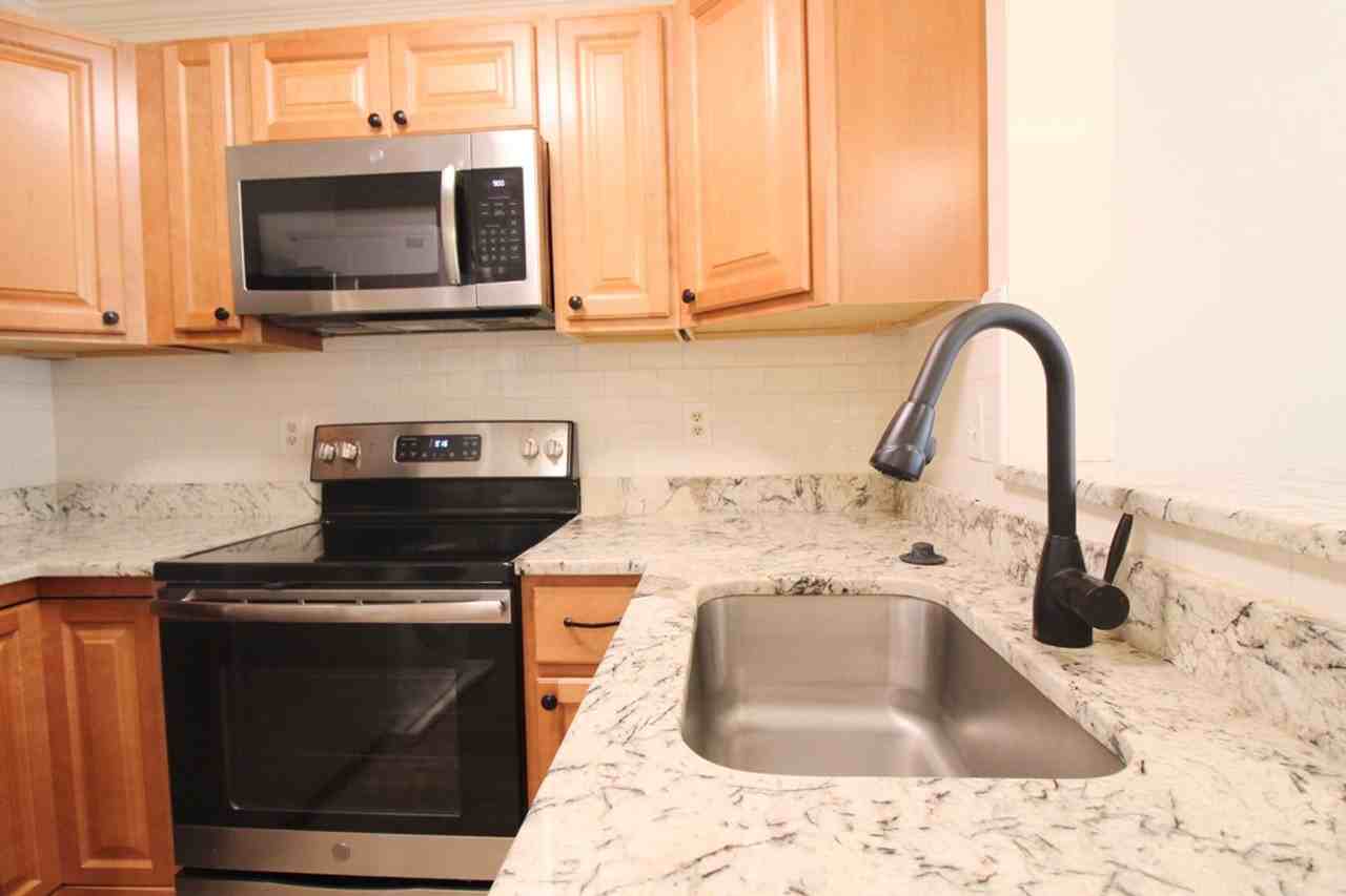 1380 Hunters Rd Apt A - Photo 4 of 22
